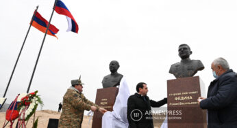 В Ерасхе открыт памятник летчикам сбитого Азербайджаном российского вертолета