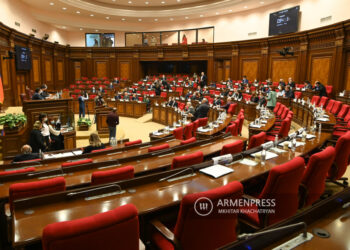 В парламенте Армении продолжаются бюджетные слушания