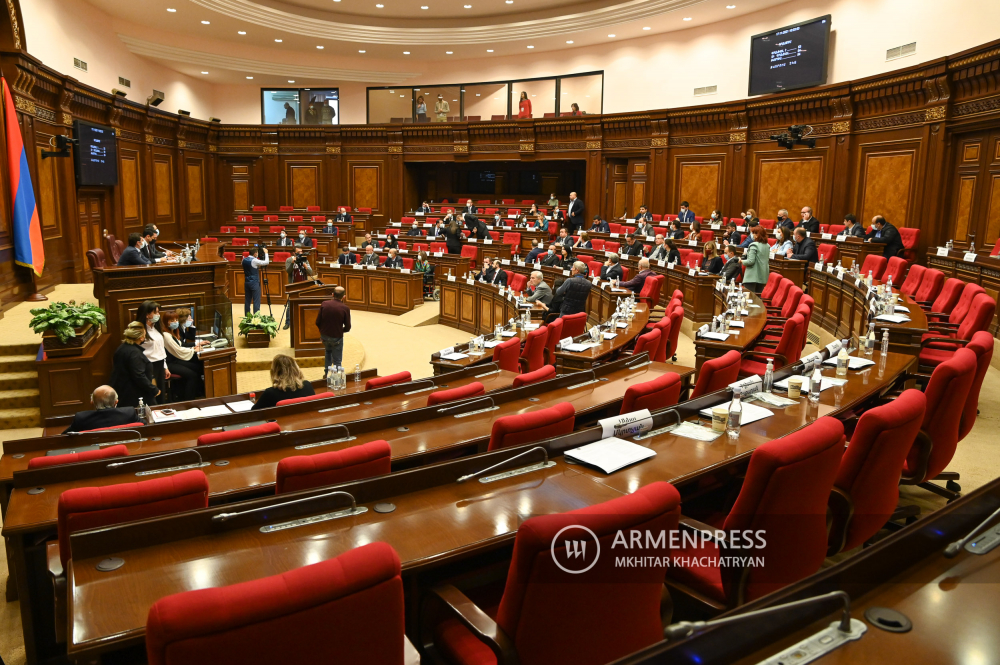 В парламенте Армении продолжаются бюджетные слушания