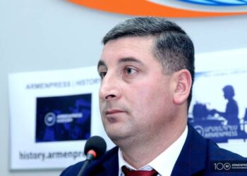 На всех картах до 1920 г. озера Ал Лчер обозначены как территория Армении: Гнел Саносян