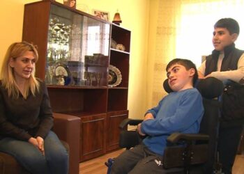 Микаел Варданян оказал финансовую помощь 464 детям-инвалидам Ширакской области