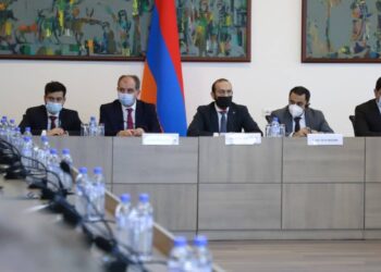 Арарат Мирзоян: Армения будет защищать как свою территориальную целостность, так и право армян Нагорного Карабаха на самоопределение