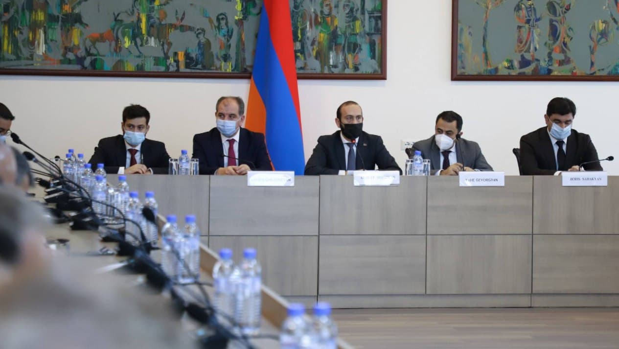 Арарат Мирзоян: Армения будет защищать как свою территориальную целостность, так и право армян Нагорного Карабаха на самоопределение