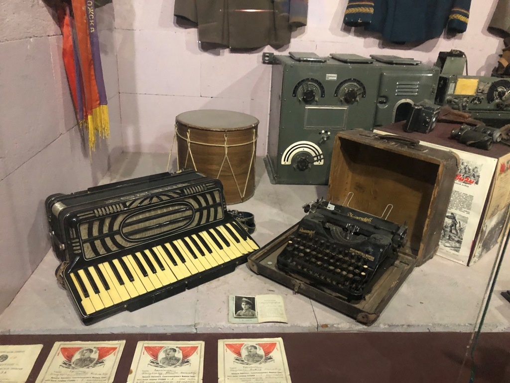 В Музее «Мать-Армения» хранится аккордеон, под который танцевали «Кочари» у Рейхстага