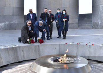Члены делегации Высшего президентского комитета по делам церквей Палестины посетили Мемориал Геноцида армян