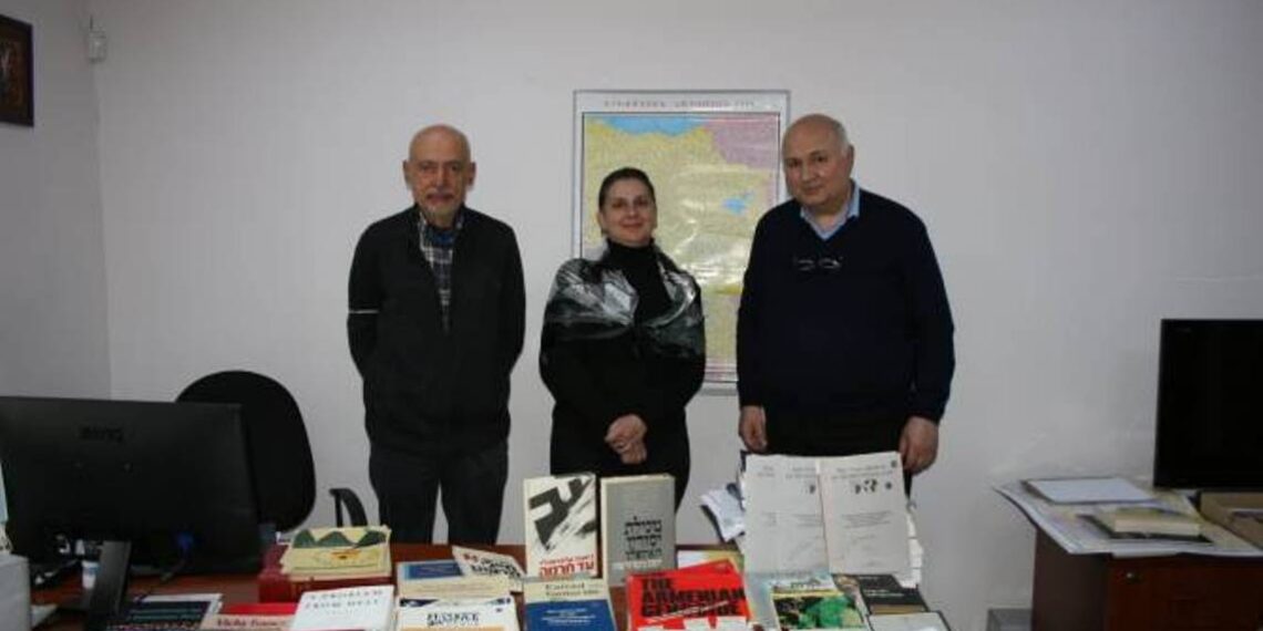 Библиотека Музея-института Геноцида армян пополнилась личными книгами известного геноцидоведа Израэля Чарни