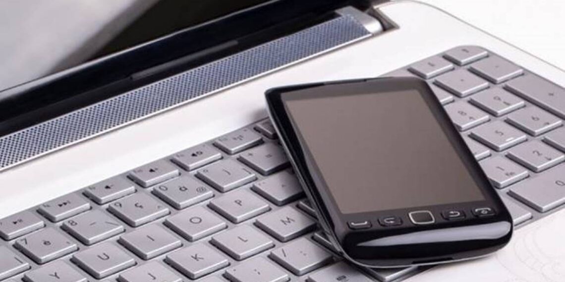 Азербайджанцы глушат мобильную связь и интернет в Арцахе: Гегам Степанян