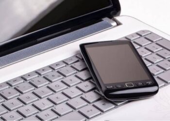 Азербайджанцы глушат мобильную связь и интернет в Арцахе: Гегам Степанян