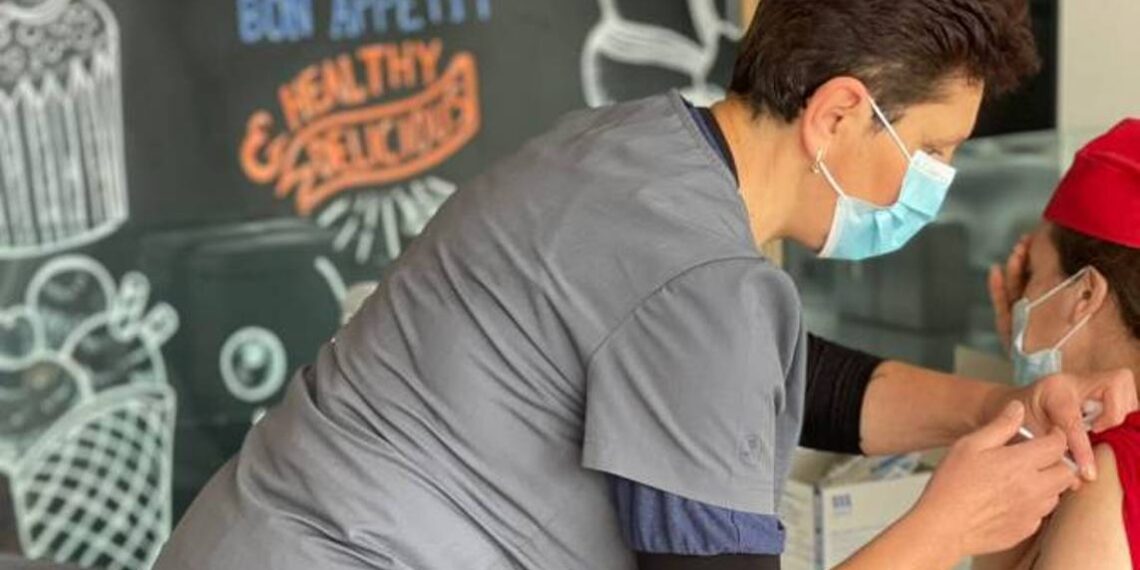 Вакцинация становится доступней: в центре Апарана открылся новый мобильный пункт