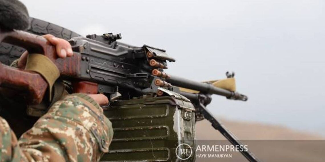 Азербайджанские военнослужащие открыли огонь по позициям в направлении Кармир Шука