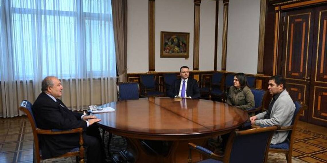 Армен Саркисян принял членов «Движения 5165» Карин Тоноян и Менуа Согомоняна