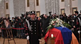 Премьер-министр Пашинян присутствовал на панихиде по Вано Сирадегяну