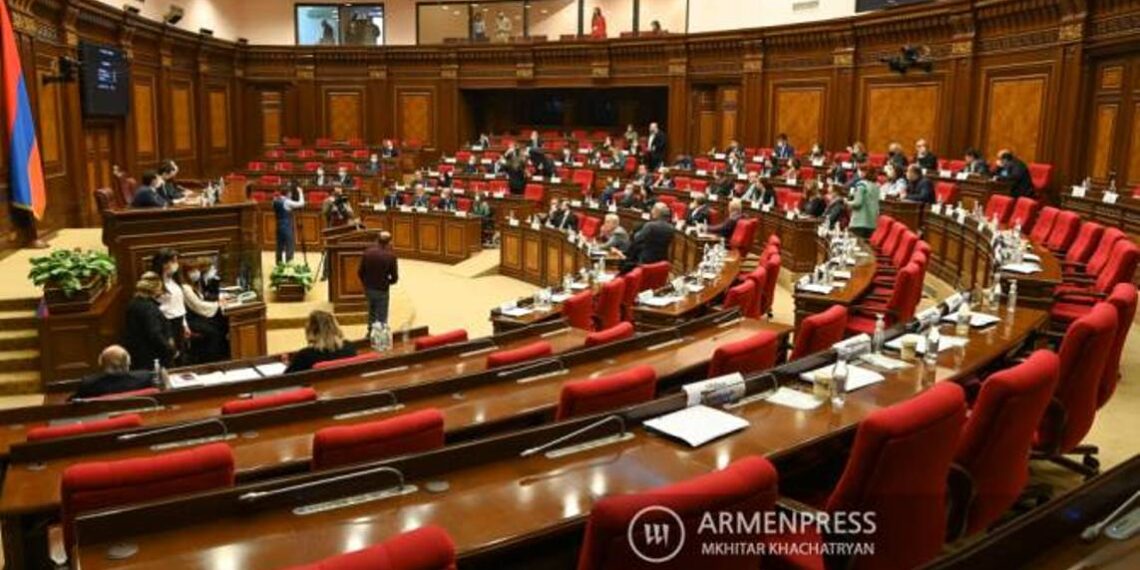 В Национальном собрании Армении началось очередное заседание