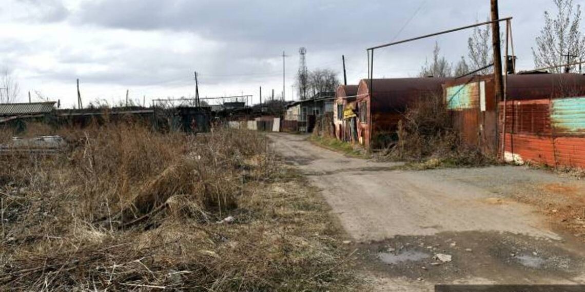 Спустя 33 года все еще есть семьи, живущие в небольших домиках. В Гюмри насчитывается 2 776 домиков