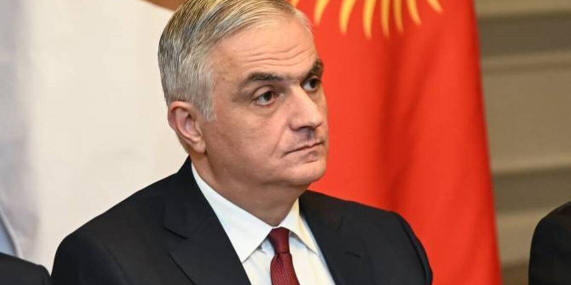 Трехсторонняя рабочая группа не рассматривает никаких вопросов, выходящих за рамки трехсторонних заявлений: Григорян