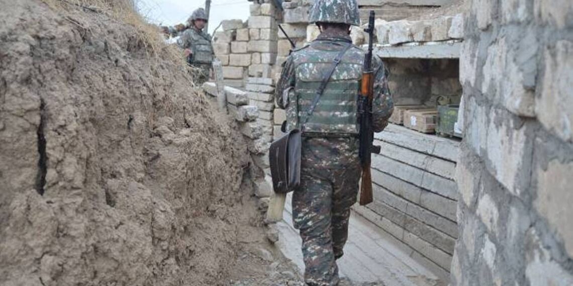 В результате выстрела сослуживца военнослужащий получил ранение