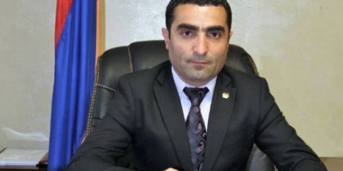 Романос Петросян освобожден от должности министра окружающей среды Армении