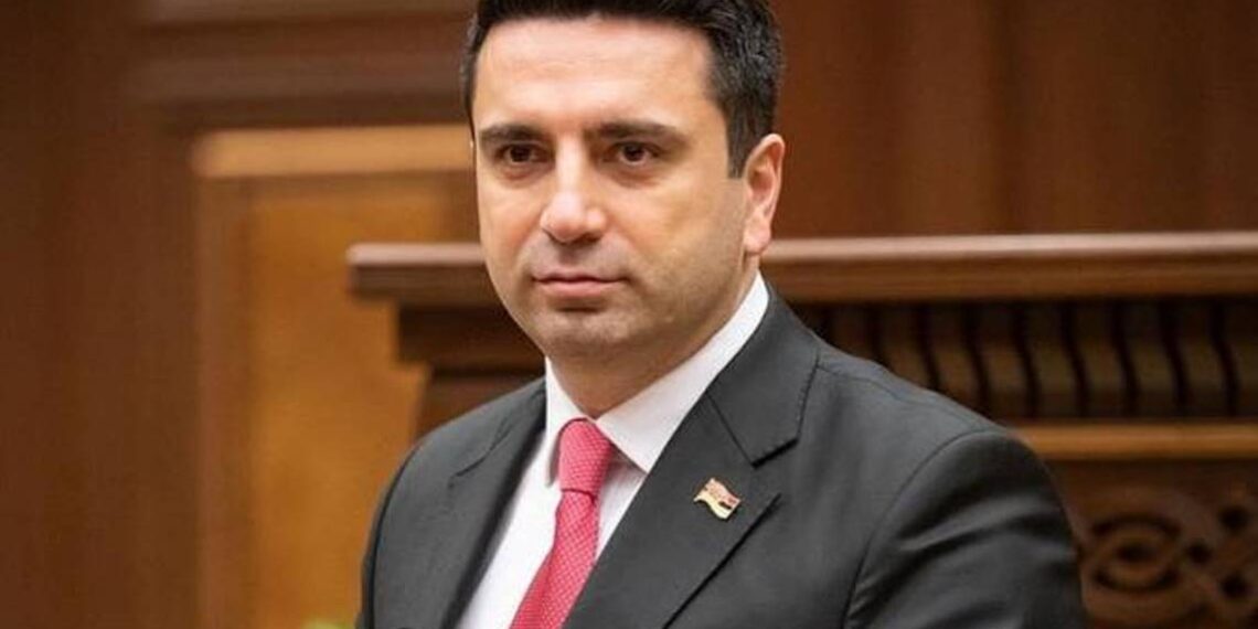 Армения находится на одном из самых ответственных этапов своей истории, а оппозиция требует отставки: председатель НС
