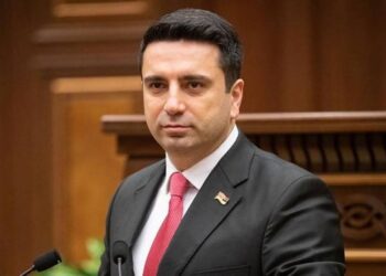 Армения находится на одном из самых ответственных этапов своей истории, а оппозиция требует отставки: председатель НС