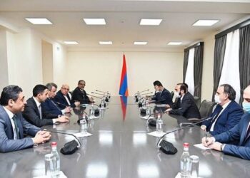 Глава МИД Армении принял делегацию Высшего президентского комитета по делам церквей Палестины