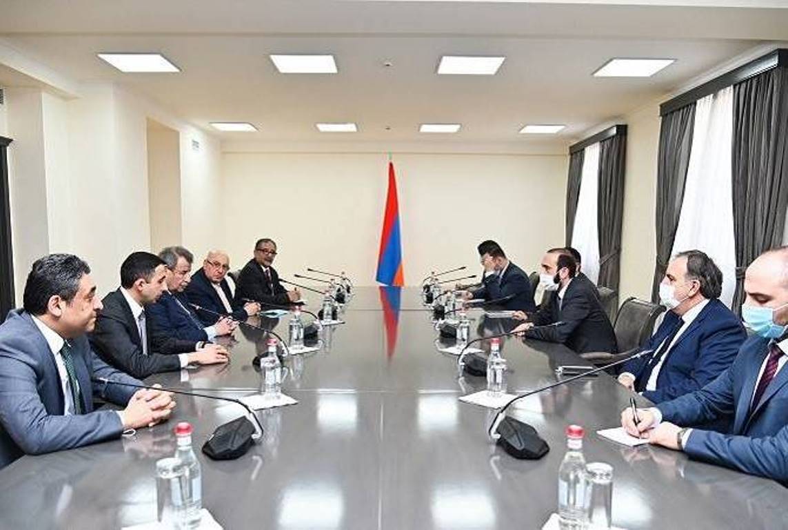Глава МИД Армении принял делегацию Высшего президентского комитета по делам церквей Палестины