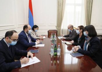 Араик Арутюнян провел встречу с Чрезвычайным и Полномочным послом Франции в Армении
