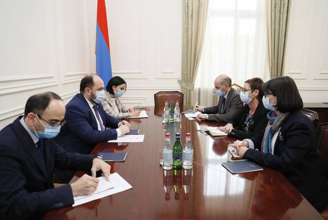Араик Арутюнян провел встречу с Чрезвычайным и Полномочным послом Франции в Армении