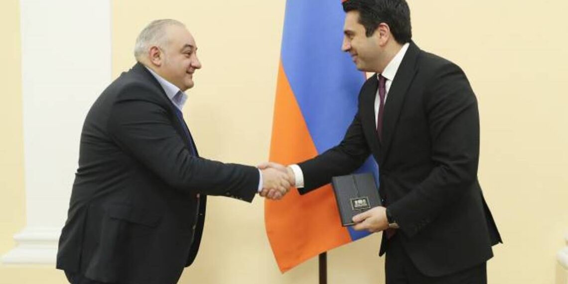 Председатель НС РА наградил памятной медалью группу сотрудников Общественного телевидения