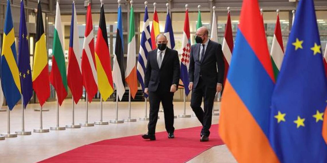 Восстановление коммуникаций между Арменией и Азербайджаном должно быть с уважением суверенитета этих стран: Шарль Мишель