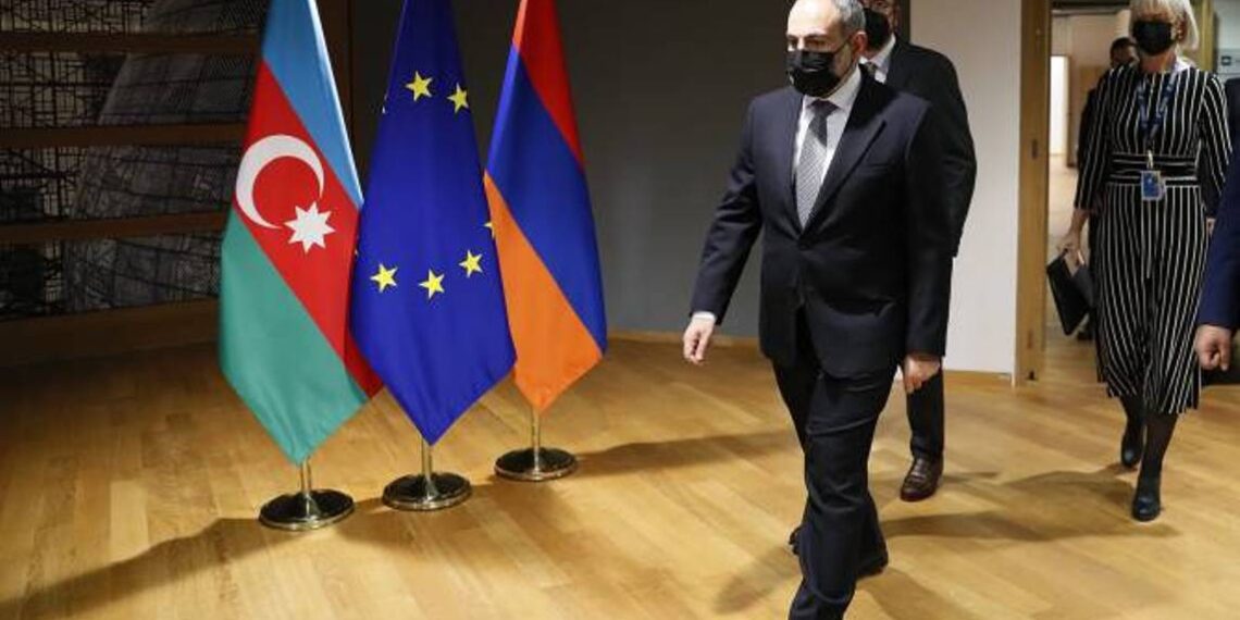 Пашинян и Алиев обсудили возможные шаги по установлению взаимного доверия