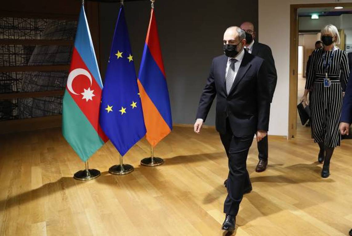 Пашинян и Алиев обсудили возможные шаги по установлению взаимного доверия