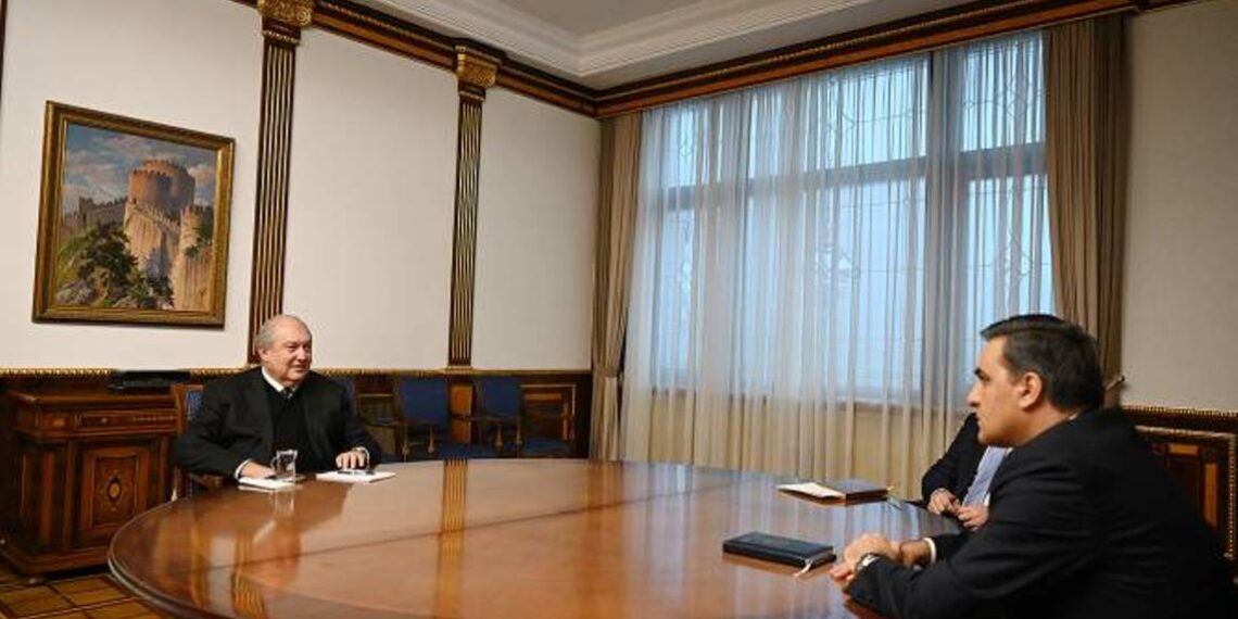 Армен Саркисян и Арман Татоян обсудили ситуацию на армяно-азербайджанской границе