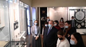 Президент Армении вместе с супругой посетил Музей народного искусства имени Ованеса Шарамбеяна
