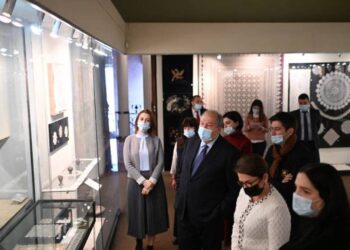 Президент Армении вместе с супругой посетил Музей народного искусства имени Ованеса Шарамбеяна