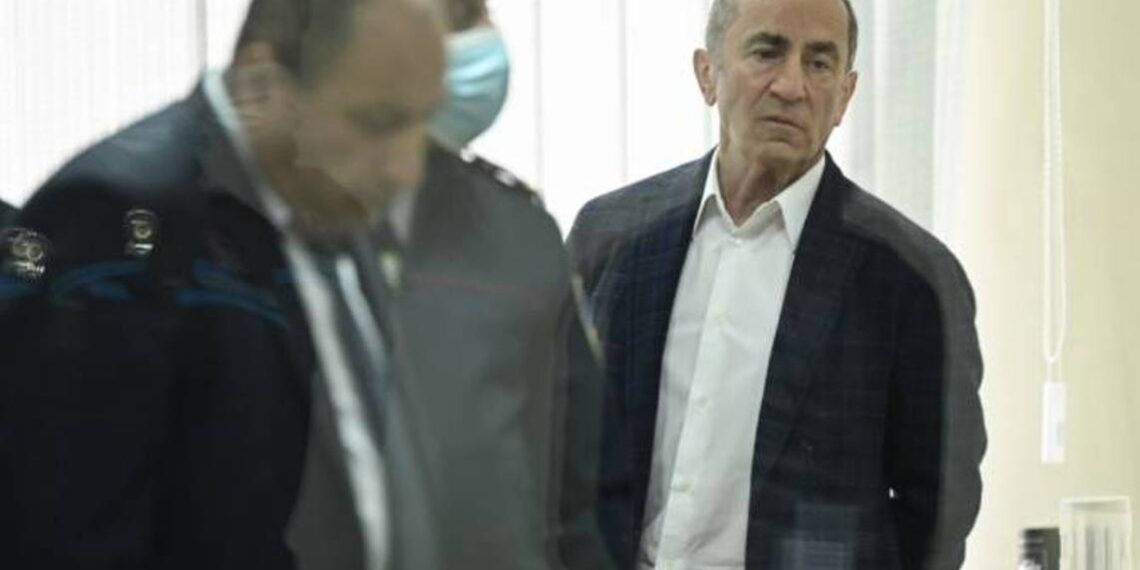 Судебное заседание по делу Роберта Кочаряна и Армена Геворкяна перенесено на 18 января