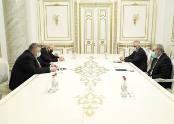 Никол Пашинян принял вице-премьера России Алексея Оверчука