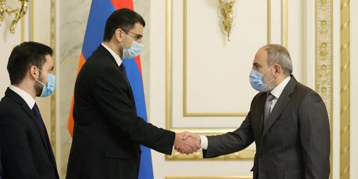 Премьер-министр принял новоизбранного мэра Еревана