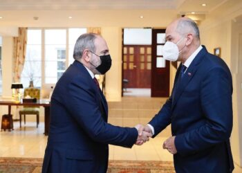 Никол Пашинян встретился с премьер-министром председательствующей в ЕС Словении Янезом Яншой