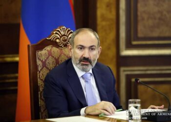 Никол Пашинян проводит встречу с членами фракции «Мой шаг» Совета старейшин Еревана