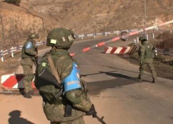 Военнослужащие российского миротворческого контингента обеспечили безопасный проезд более 400 автомобилей в Арцах