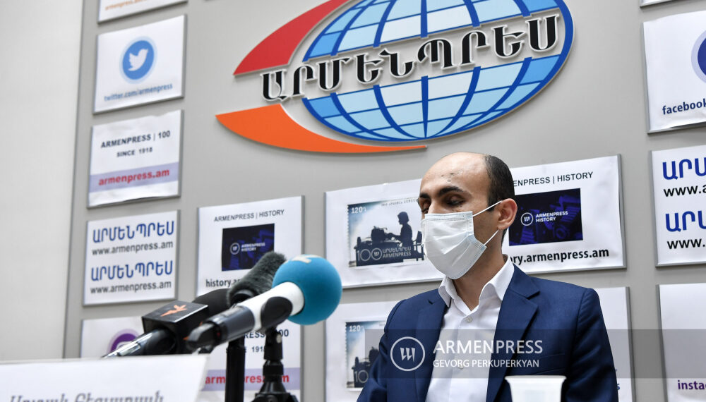 У Арцаха должна быть прямая граница с Арменией, наши оккупированные территории должны быть возвращены. Артак Бегларян