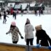 Лебединое озеро в очередной раз превратилось в каток