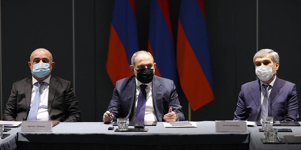 Никол Пашинян принял участие в очередном заседании Консультативного собрания по сотрудничеству с внепарламентскими политическими силами