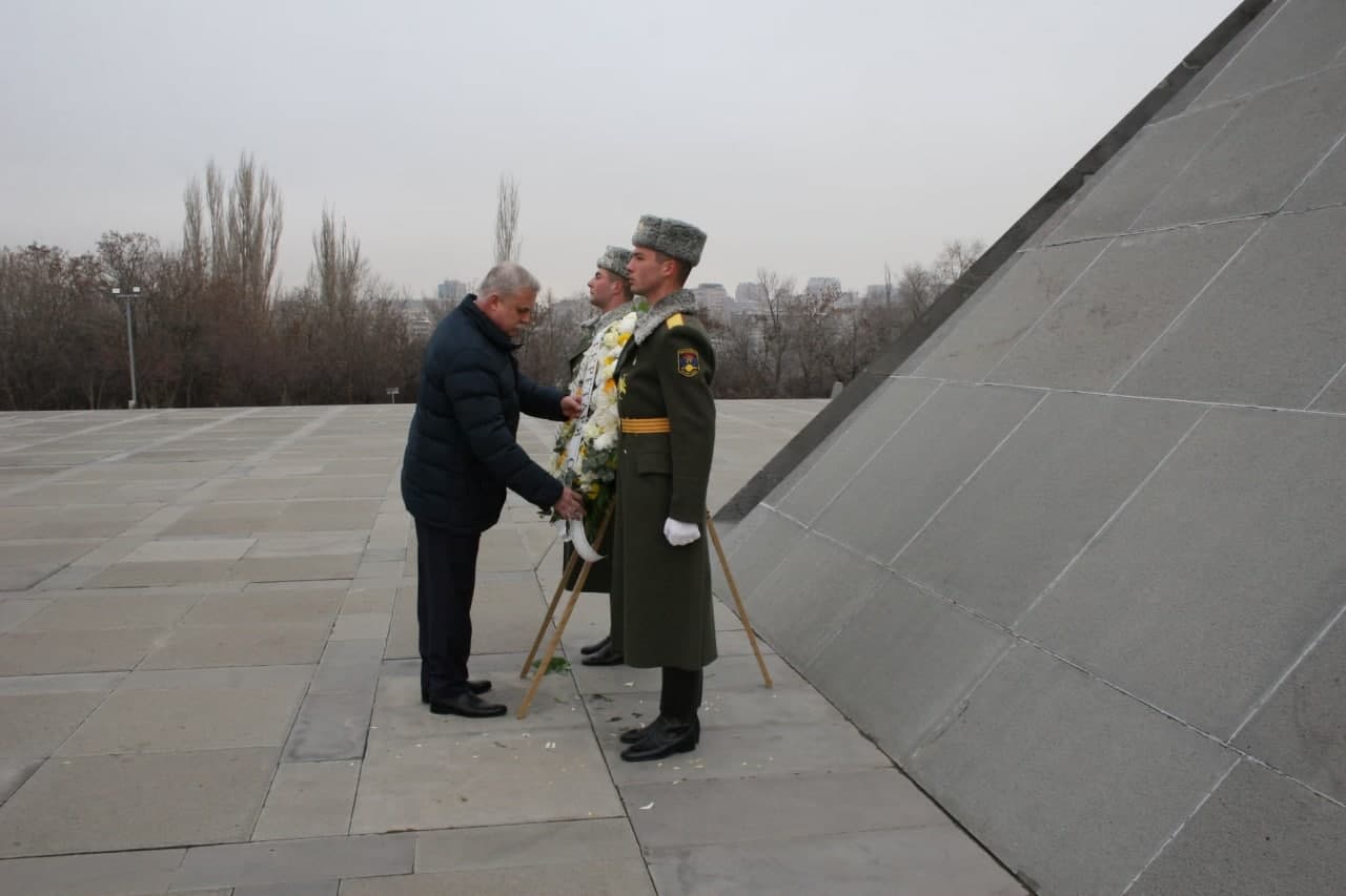 Генеральный секретарь ОДКБ Станислав Зась посетил мемориал Геноцида армян