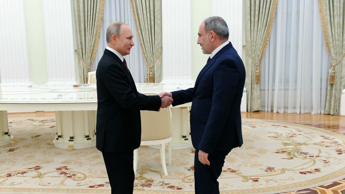 Никол Пашинян и Владимир Путин