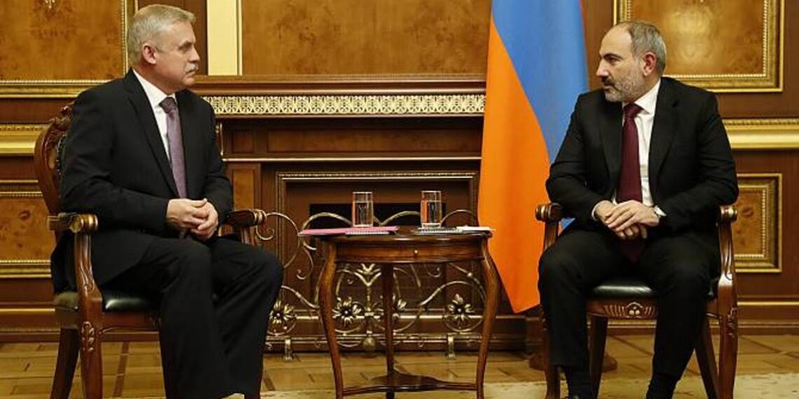 Станислав Зась проинформировал Никола Пашиняна о деталях миротворческой миссии ОДКБ