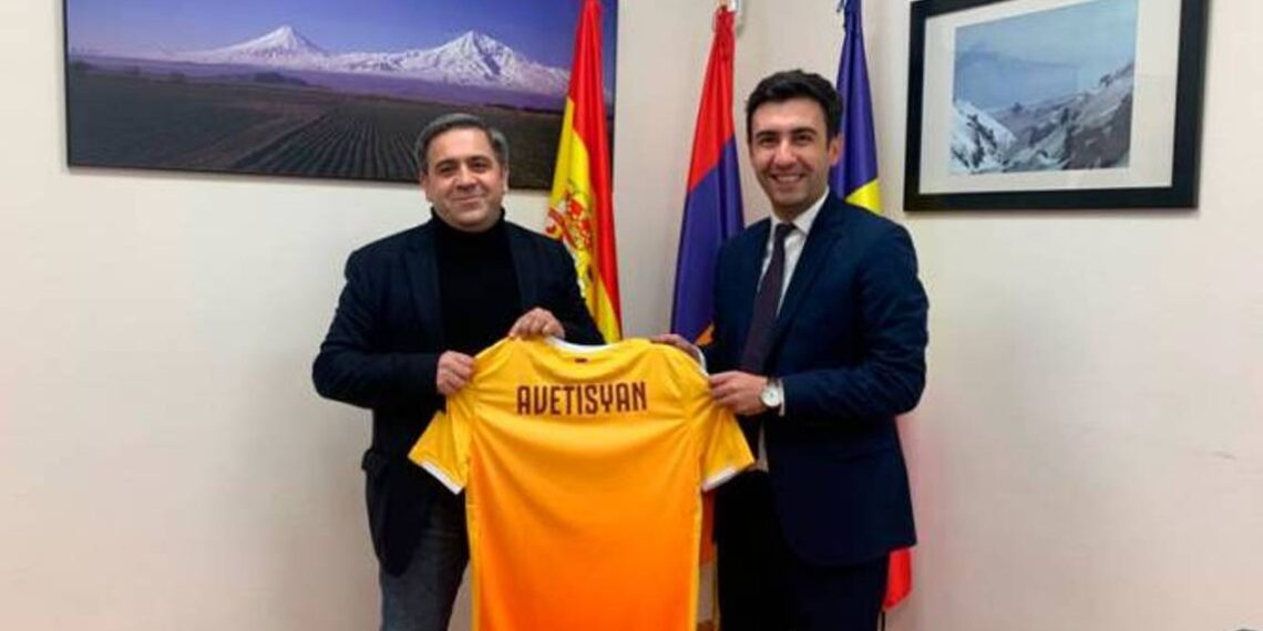 Руководящий состав Футбольной федерации Армении в Испании