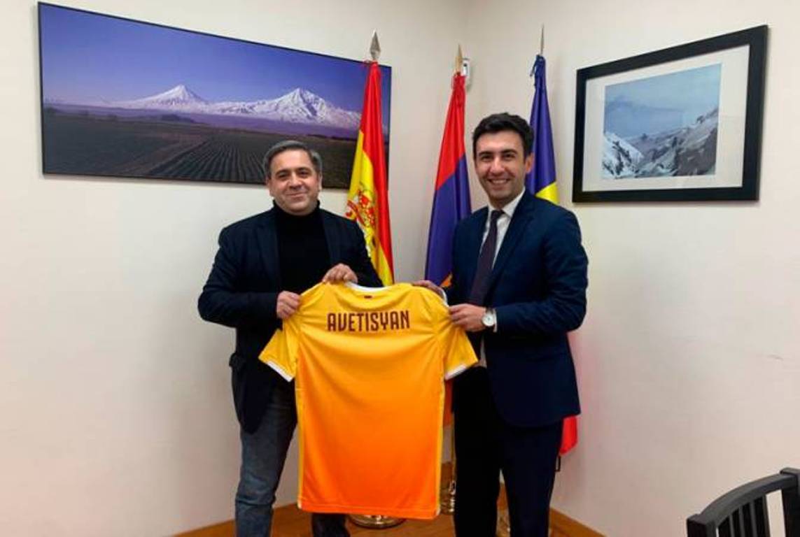 Руководящий состав Футбольной федерации Армении в Испании