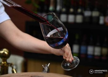 Напитки с этикеткой «Фруктовое вино» больше не могут экспортироваться в РФ: в Армении будет  категория гранатового вина