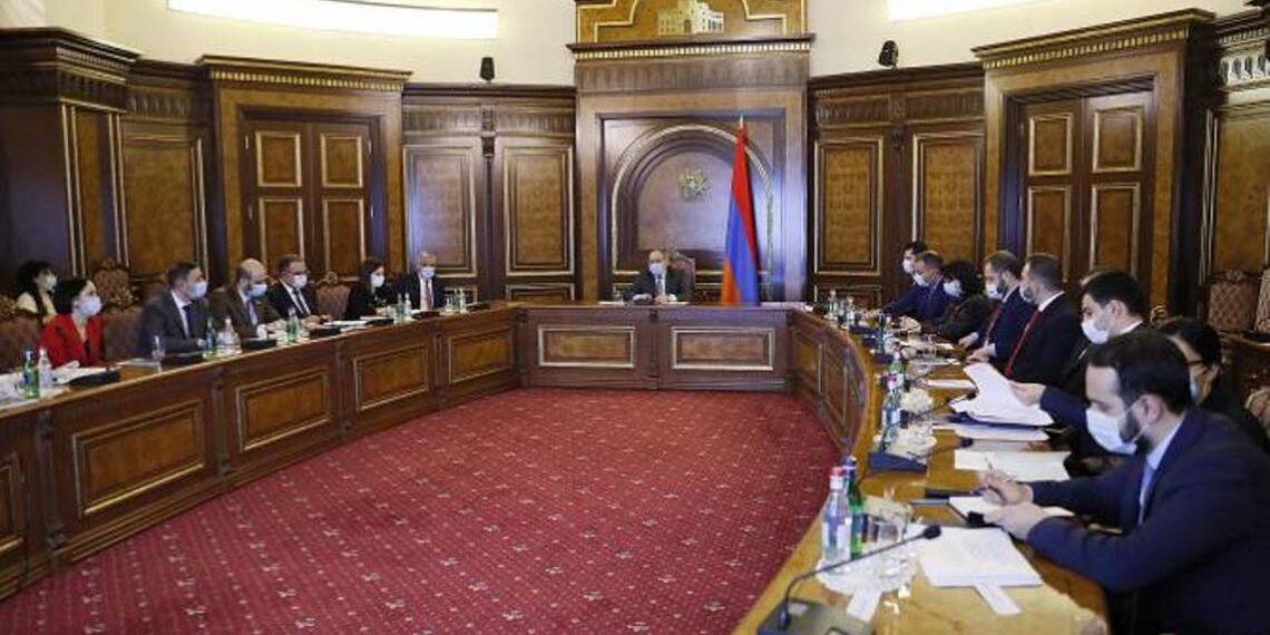 В правительстве обсужден проект концепции внедрения комплексного медицинского страхования в Армении